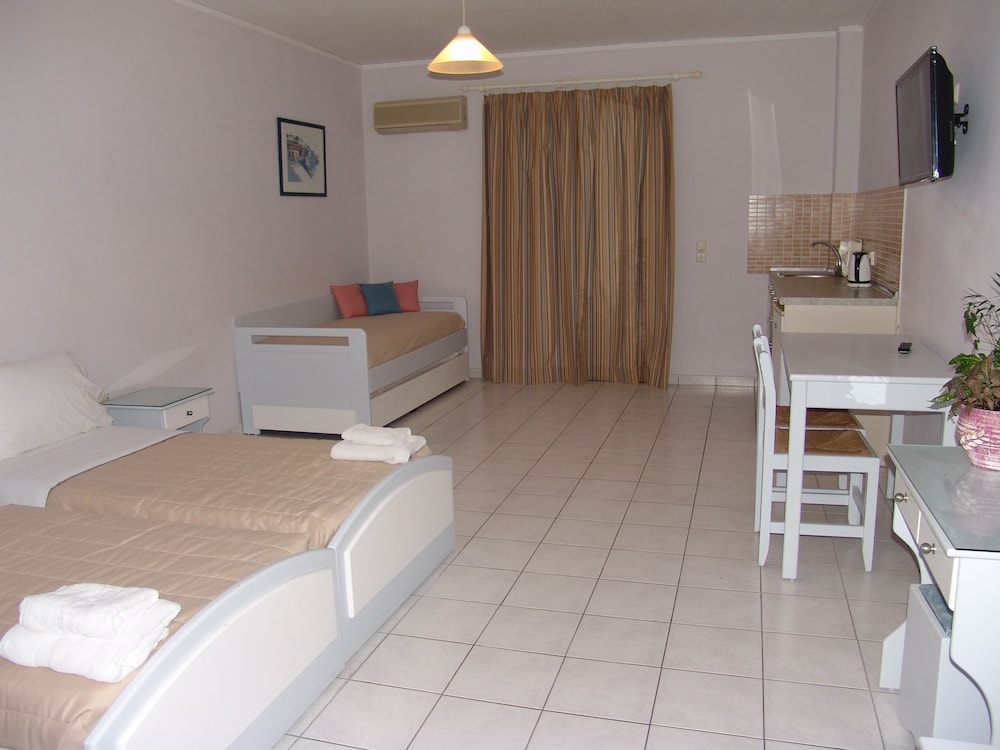 Irina Beach Hotel — Hotel rooms in Tigaki, South Aegean