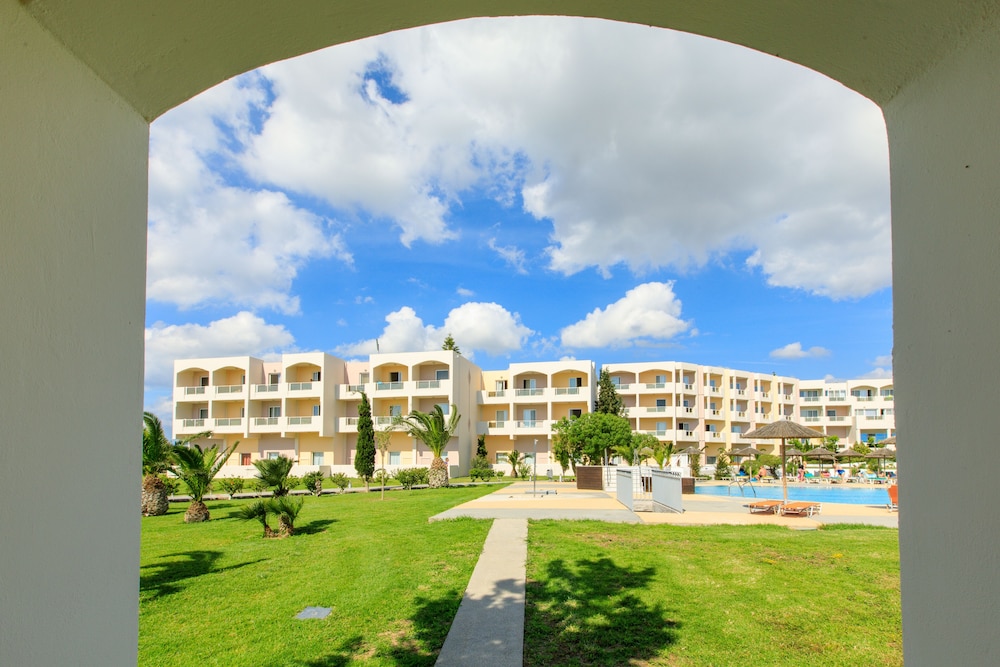 Sovereign Beach Hotel - All Inclusive — Hotel building in Kardamena, South Aegean