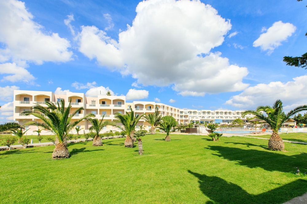 Sovereign Beach Hotel - All Inclusive — Hotel building in Kardamena, South Aegean