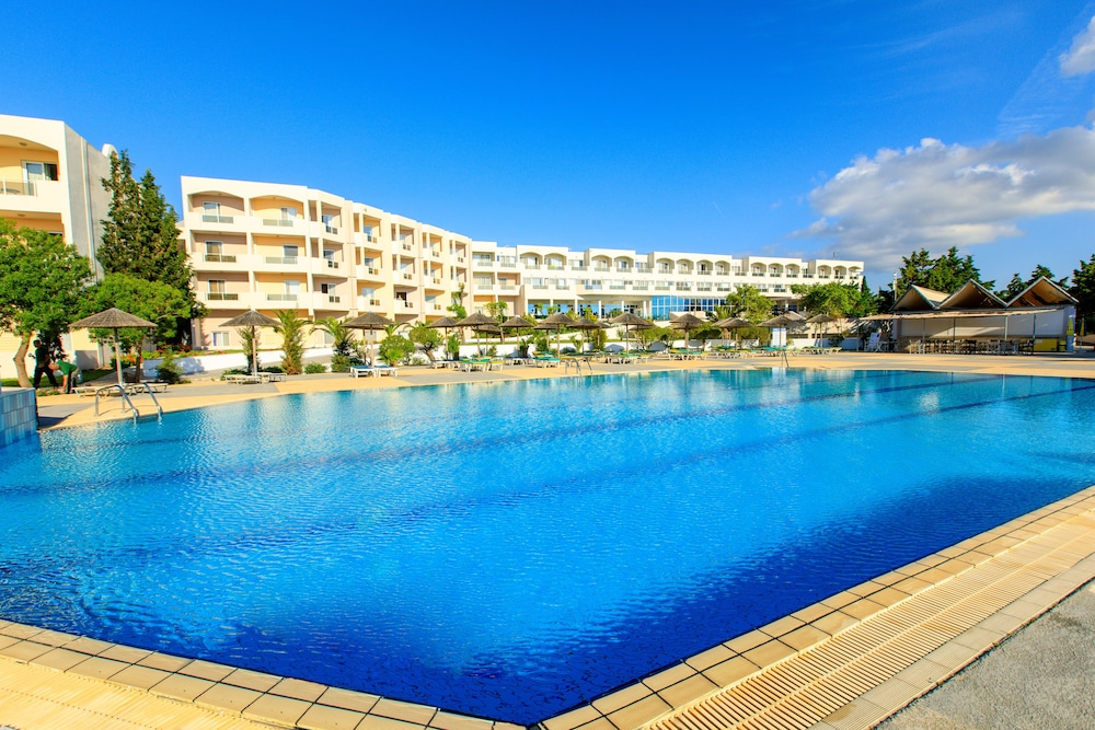 Sovereign Beach Hotel - All Inclusive — Main photo in Kardamena, South Aegean
