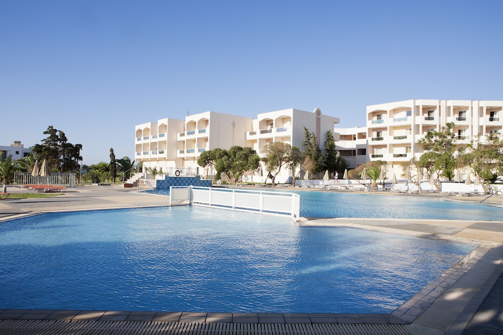 Sovereign Beach Hotel - All Inclusive — Swimming pool in Kardamena, South Aegean