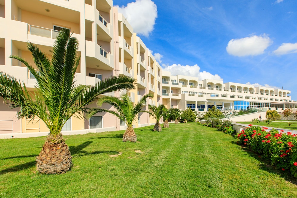 Sovereign Beach Hotel - All Inclusive — Hotel building in Kardamena, South Aegean