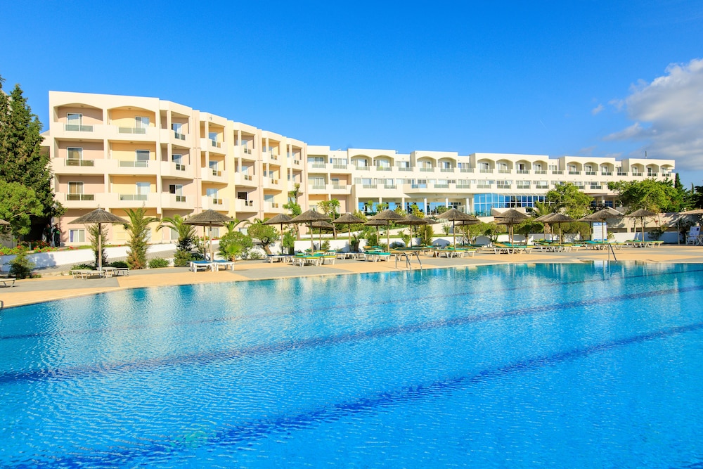 Sovereign Beach Hotel - All Inclusive — Swimming pool in Kardamena, South Aegean