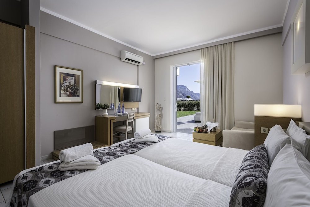 Sovereign Beach Hotel - All Inclusive — Hotel rooms in Kardamena, South Aegean
