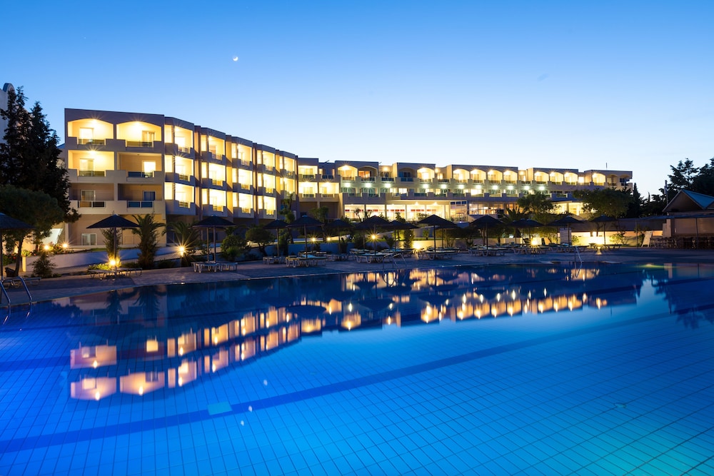 Sovereign Beach Hotel - All Inclusive — Swimming pool in Kardamena, South Aegean