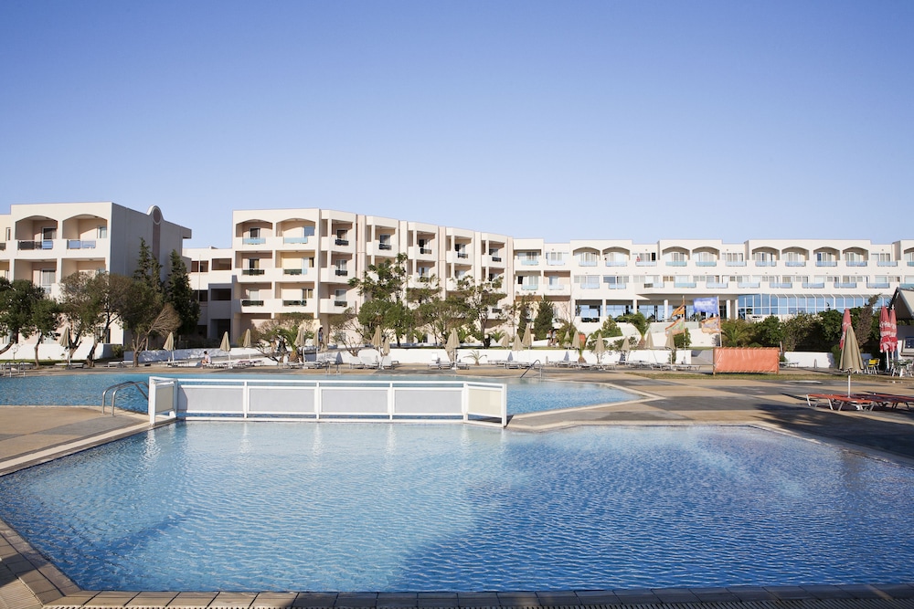 Sovereign Beach Hotel - All Inclusive — Swimming pool in Kardamena, South Aegean