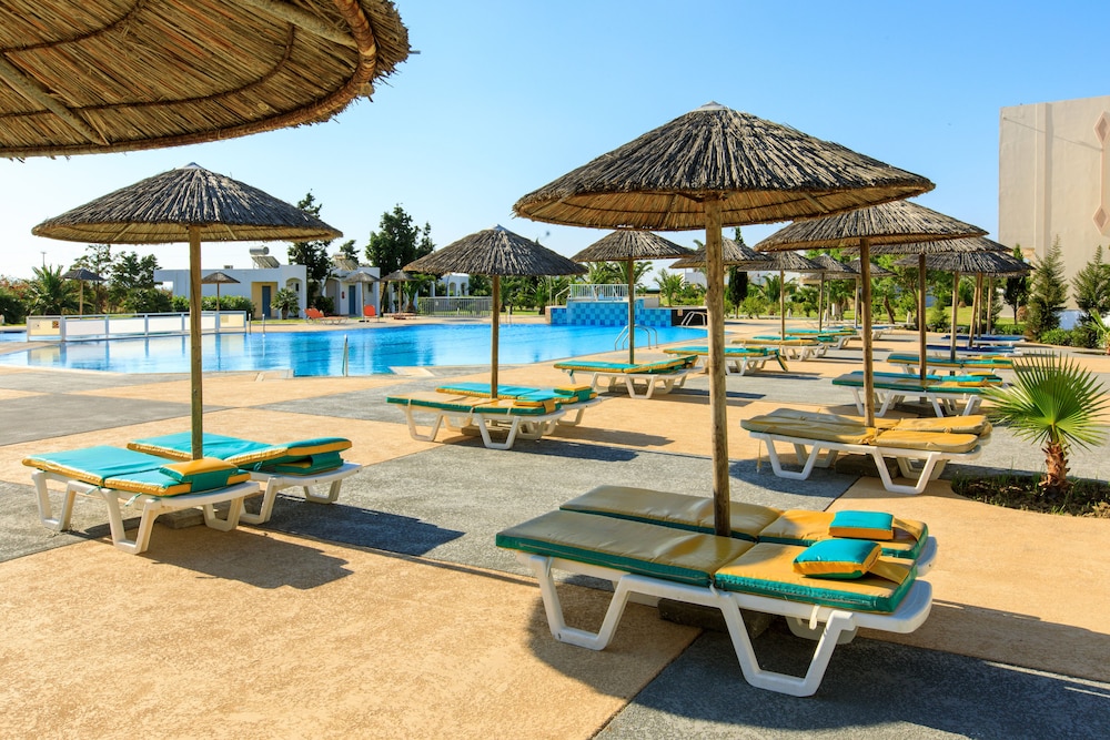 Sovereign Beach Hotel - All Inclusive — Swimming pool in Kardamena, South Aegean