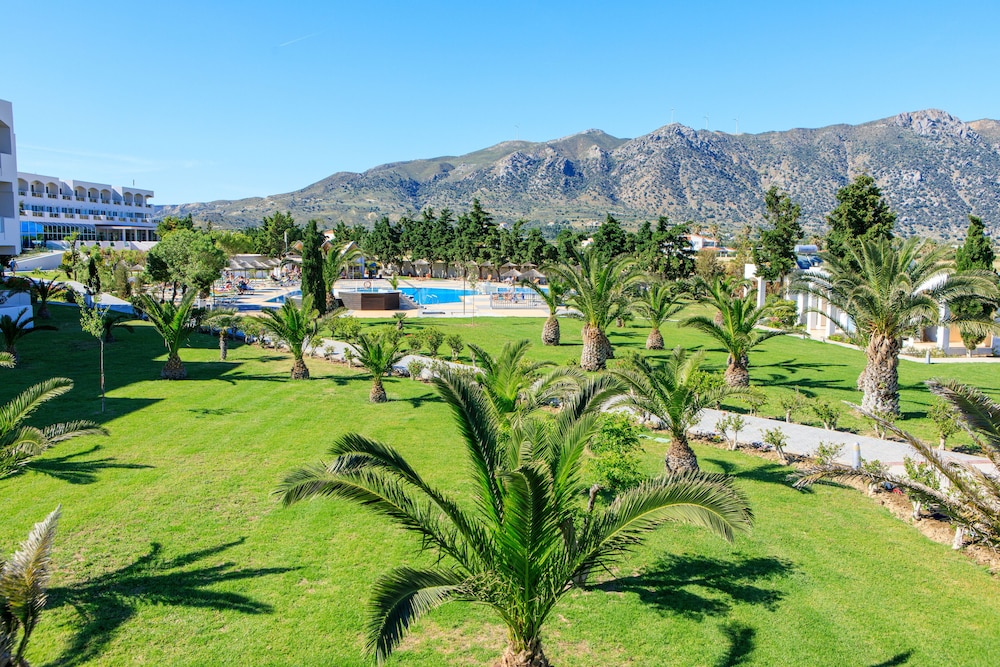Sovereign Beach Hotel - All Inclusive — Swimming pool in Kardamena, South Aegean