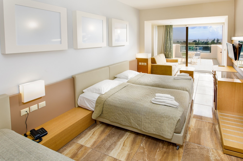 Sovereign Beach Hotel - All Inclusive — Hotel rooms in Kardamena, South Aegean