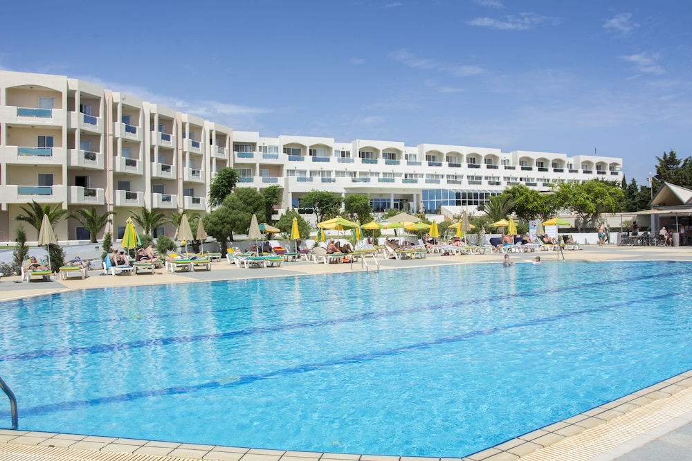 Sovereign Beach Hotel - All Inclusive — Swimming pool in Kardamena, South Aegean