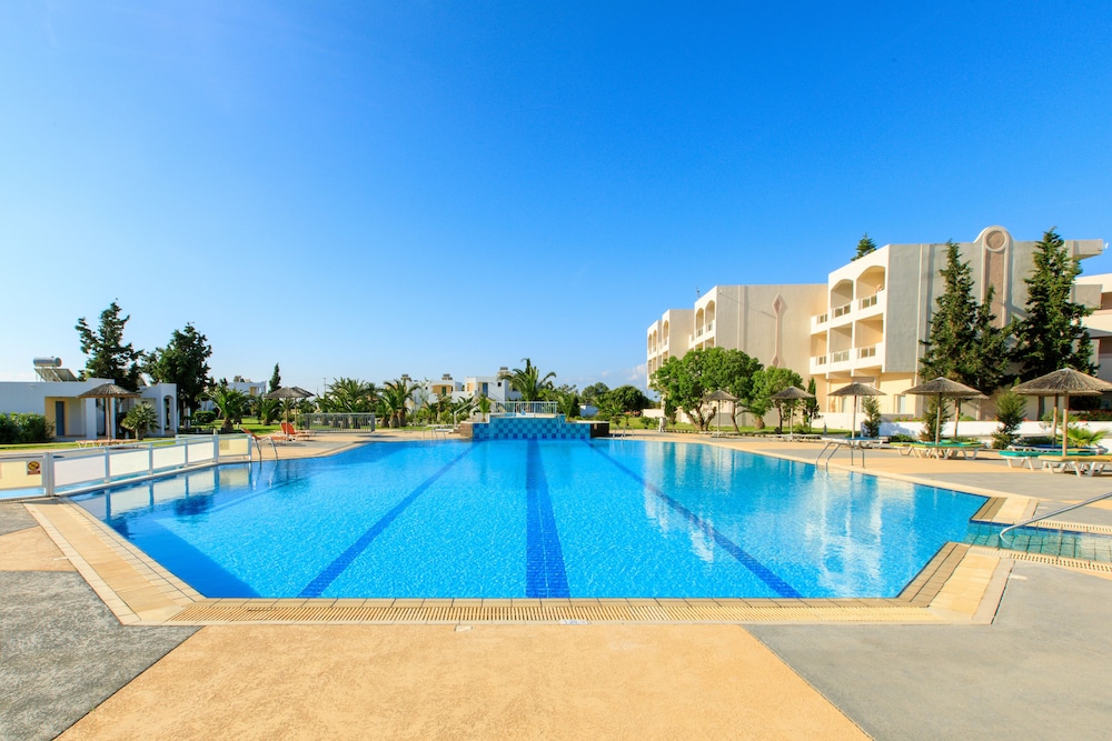Sovereign Beach Hotel - All Inclusive — Swimming pool in Kardamena, South Aegean
