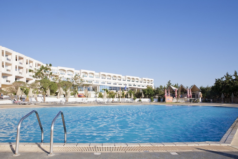Sovereign Beach Hotel - All Inclusive — Swimming pool in Kardamena, South Aegean
