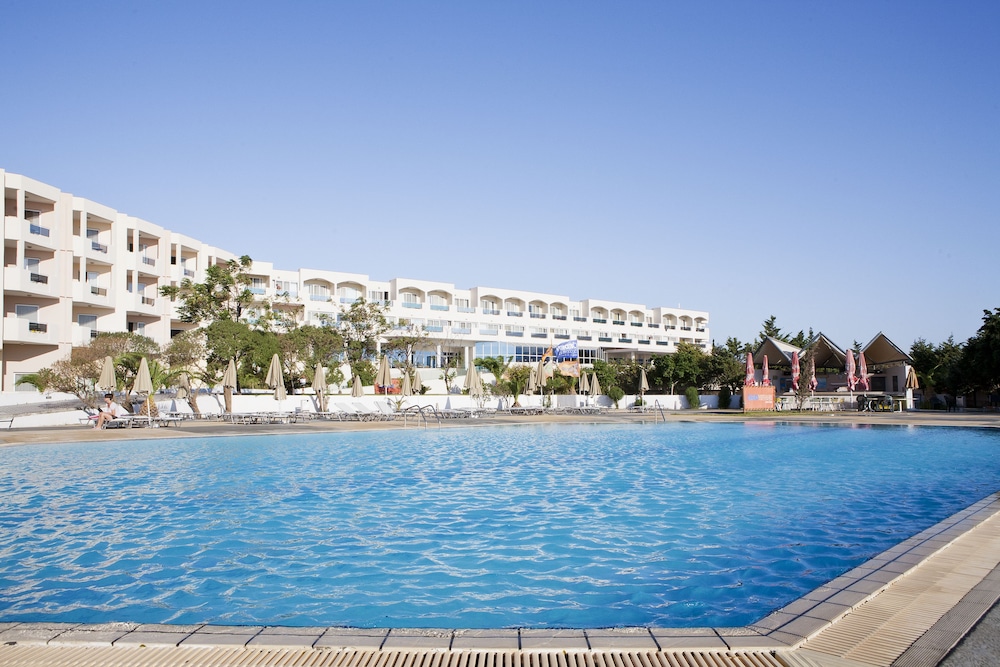 Sovereign Beach Hotel - All Inclusive — Swimming pool in Kardamena, South Aegean