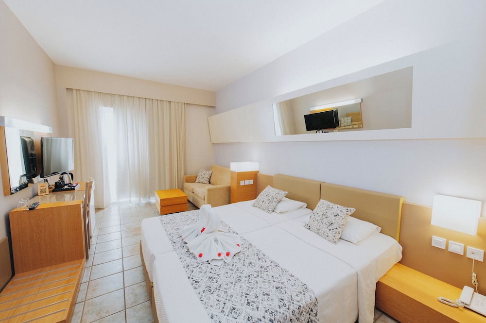 Sovereign Beach Hotel - All Inclusive — Hotel rooms in Kardamena, South Aegean