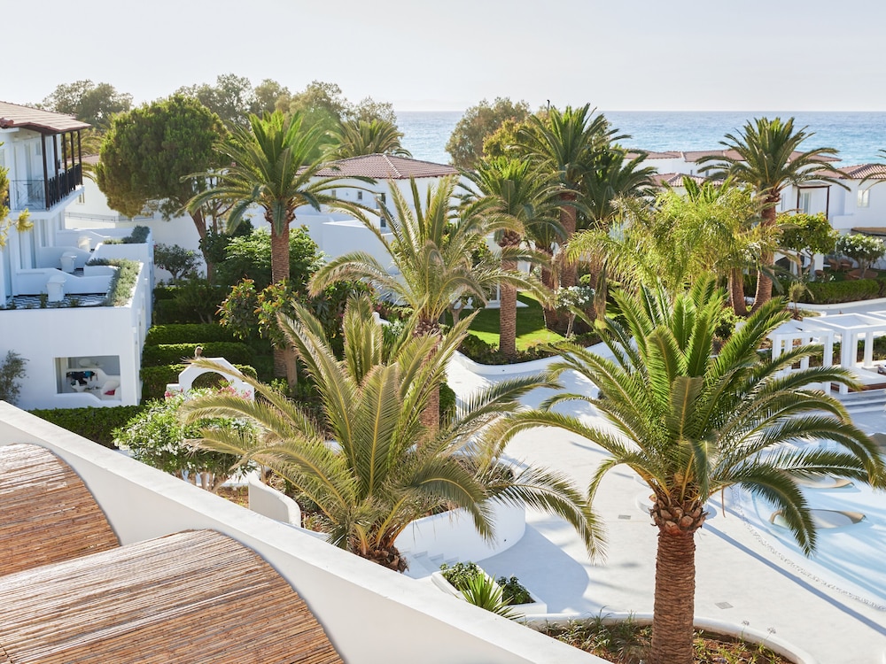 Caramel, A Resort to Live — Hotel building in Rethymnon