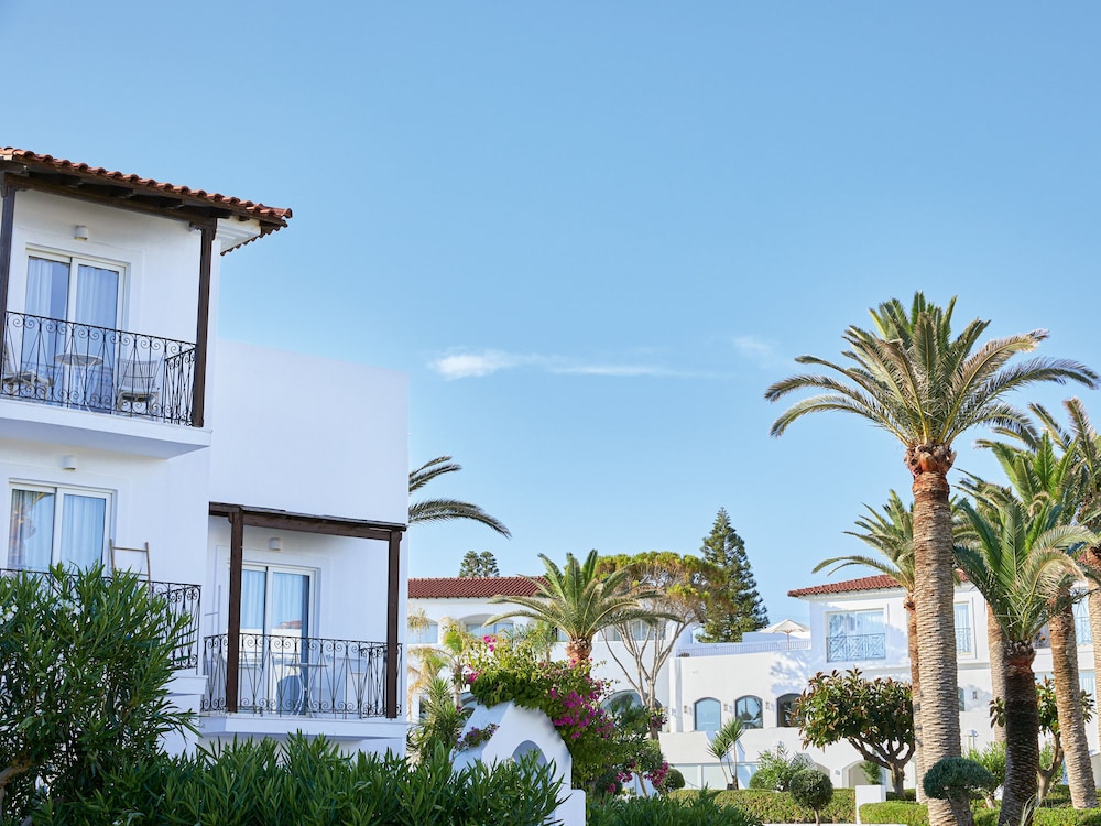 Caramel, A Resort to Live — Hotel building in Rethymnon