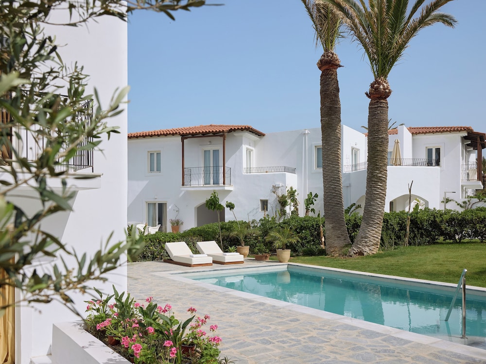 Caramel, A Resort to Live — Swimming pool in Rethymnon