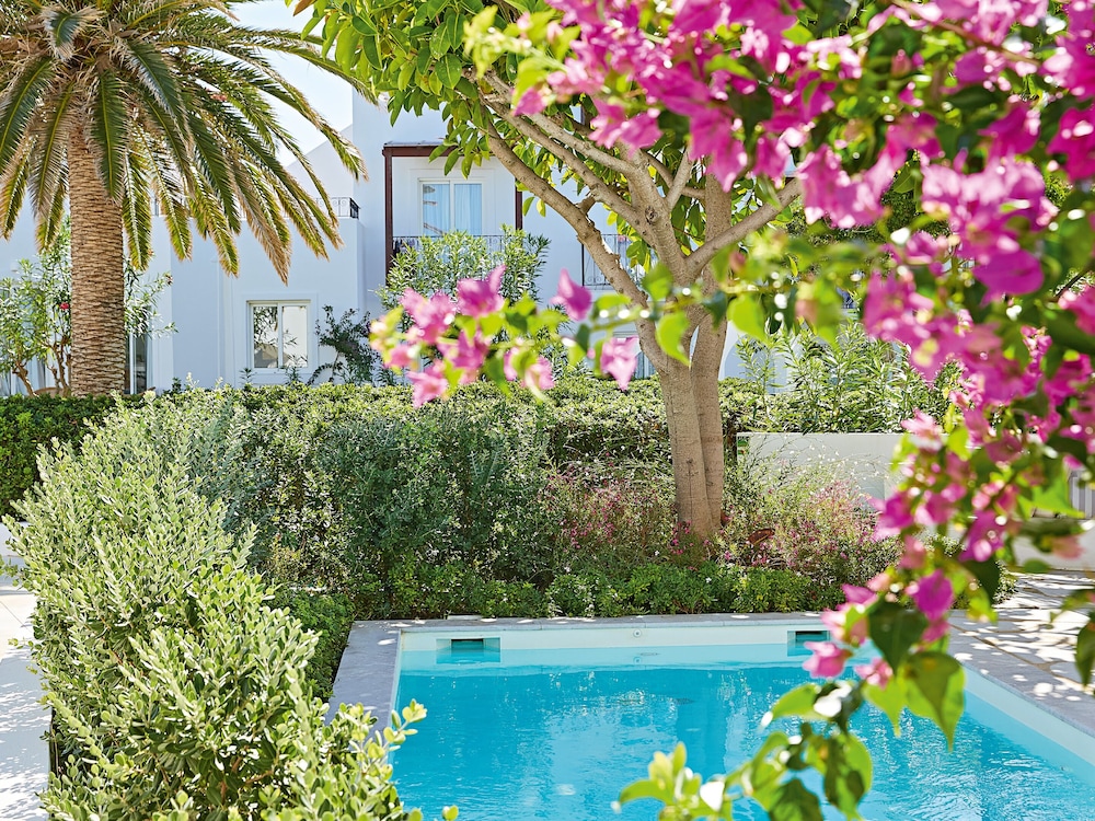 Caramel, A Resort to Live — Swimming pool in Rethymnon