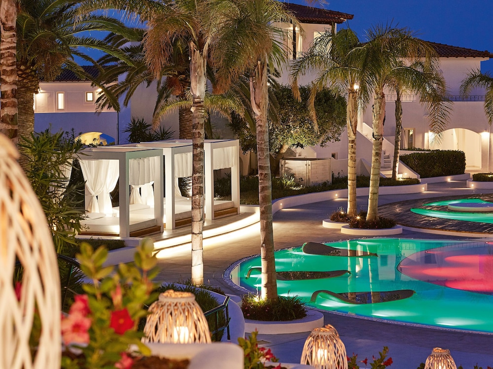 Caramel, A Resort to Live — Swimming pool in Rethymnon