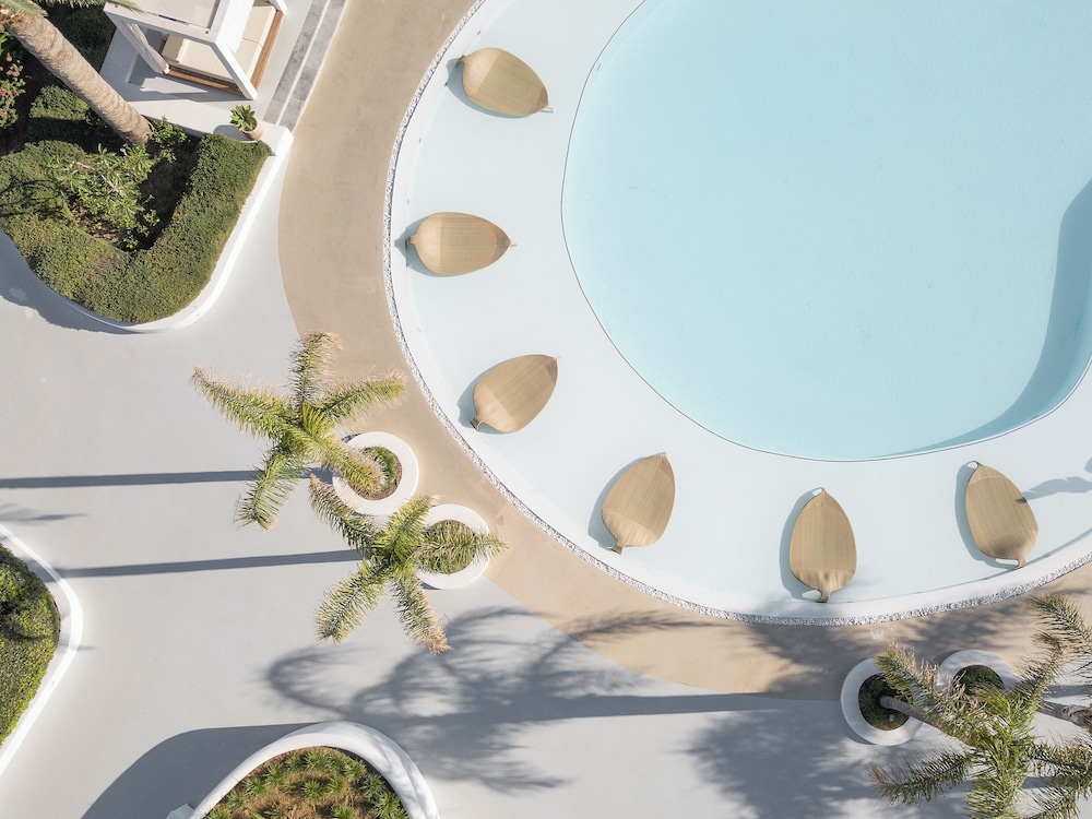 Caramel, A Resort to Live — Swimming pool in Rethymnon