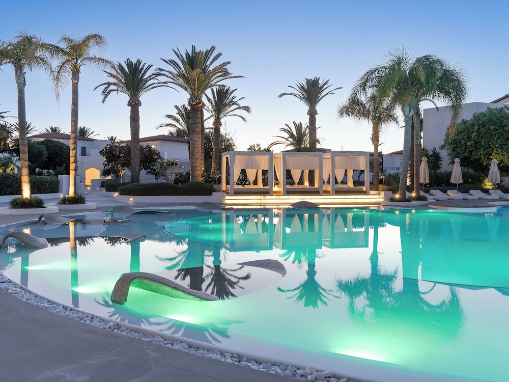 Caramel, A Resort to Live — Swimming pool in Rethymnon