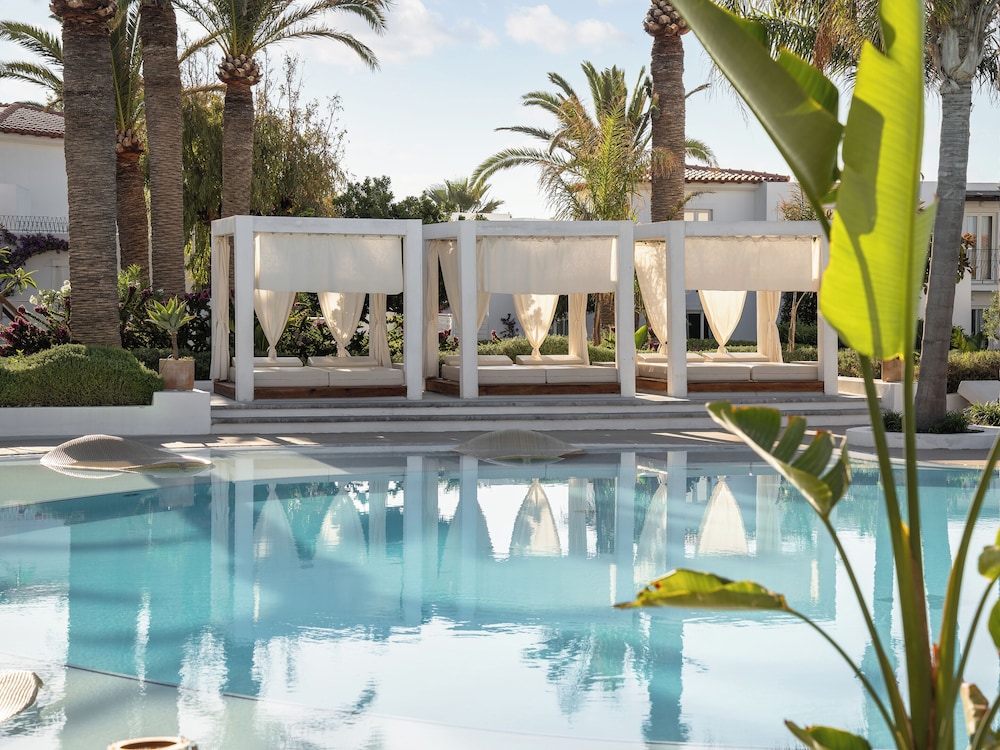 Caramel, A Resort to Live — Swimming pool in Rethymnon