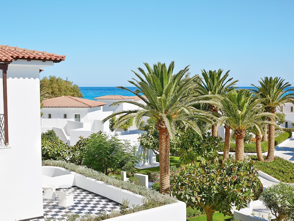 Caramel, A Resort to Live — Hotel building in Rethymnon