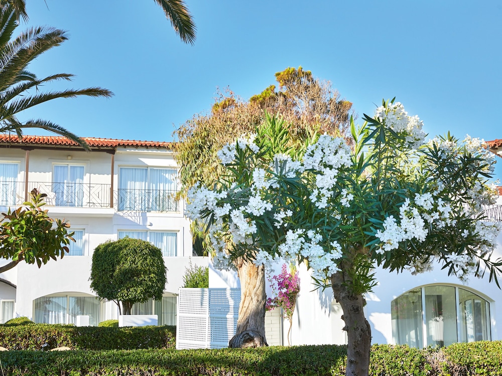 Caramel, A Resort to Live — Hotel building in Rethymnon