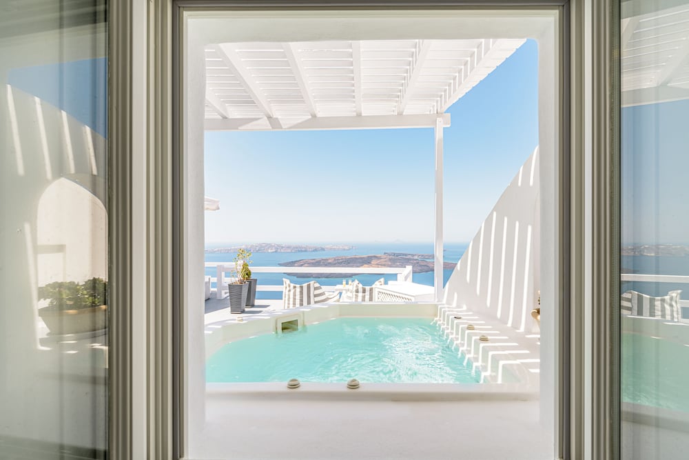 Avianto Suites — Swimming pool in Imerovigli, South Aegean