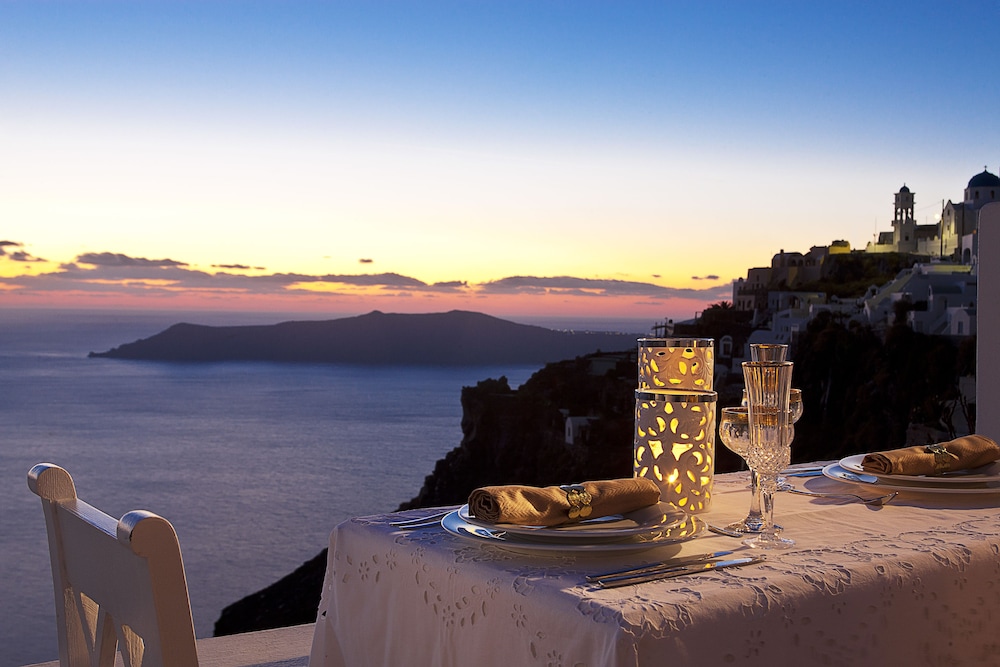 Avianto Suites — Restaurant & bars in Imerovigli, South Aegean
