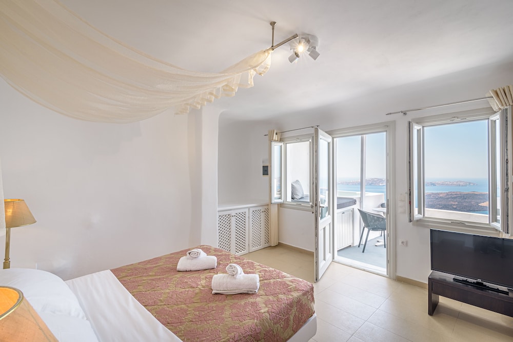 Avianto Suites — Hotel rooms in Imerovigli, South Aegean