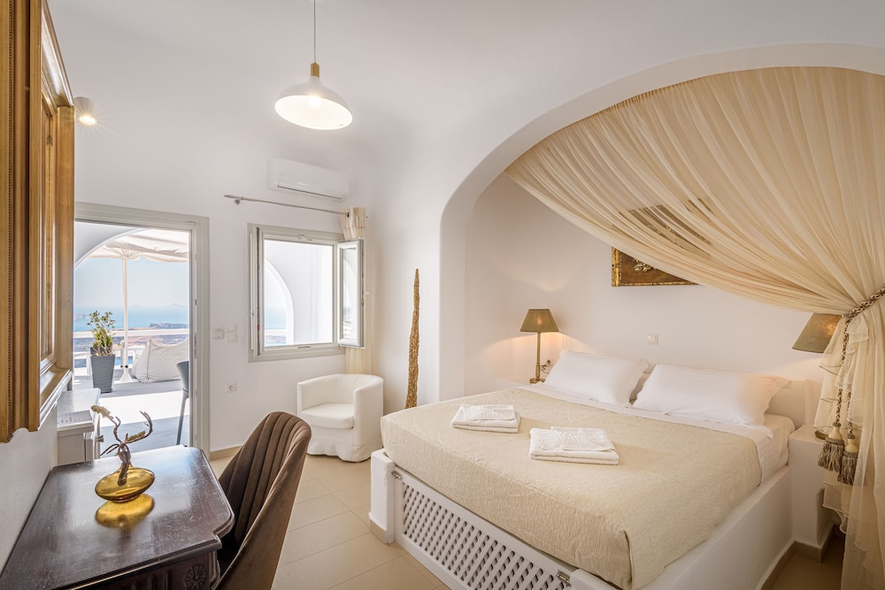 Avianto Suites — Hotel rooms in Imerovigli, South Aegean