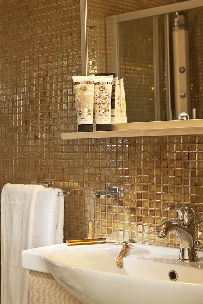 Avianto Suites — Hotel rooms in Imerovigli, South Aegean