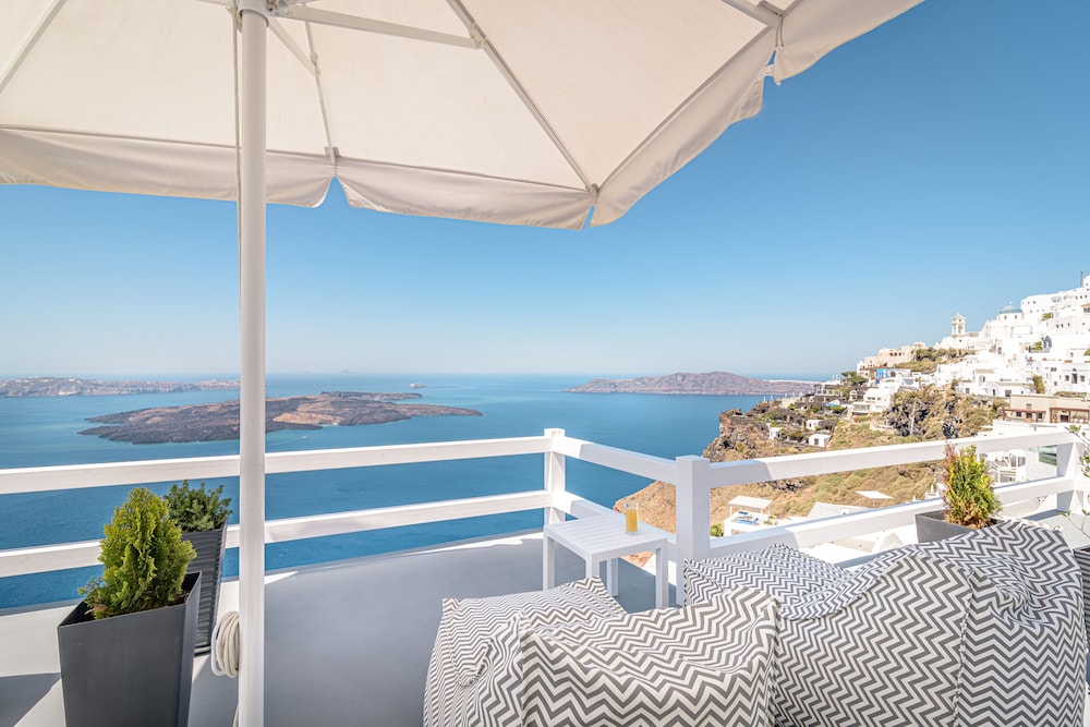 Avianto Suites — Hotel rooms in Imerovigli, South Aegean