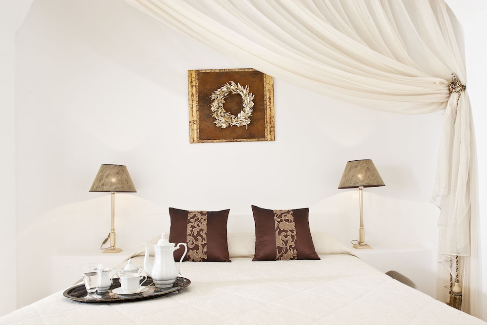 Avianto Suites — Hotel rooms in Imerovigli, South Aegean