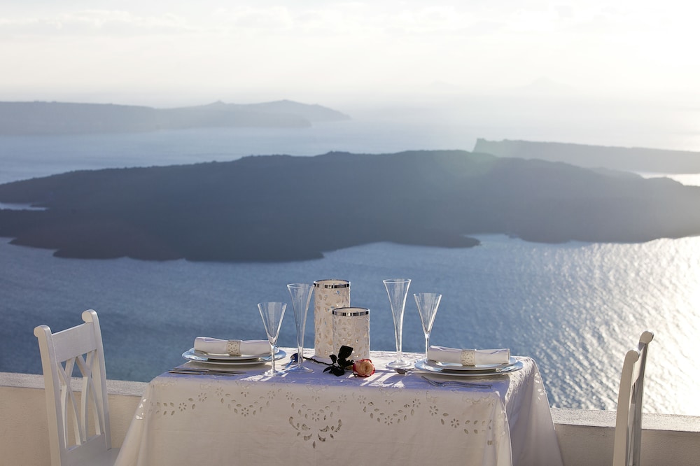 Avianto Suites — Restaurant & bars in Imerovigli, South Aegean