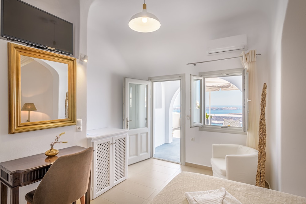 Avianto Suites — Hotel rooms in Imerovigli, South Aegean