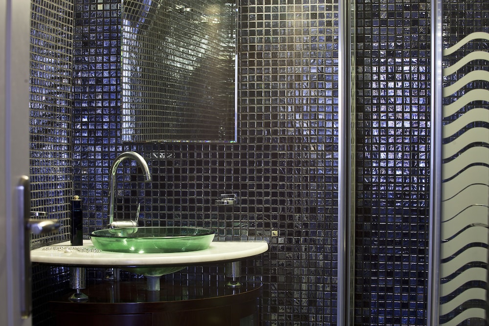 Avianto Suites — Hotel rooms in Imerovigli, South Aegean