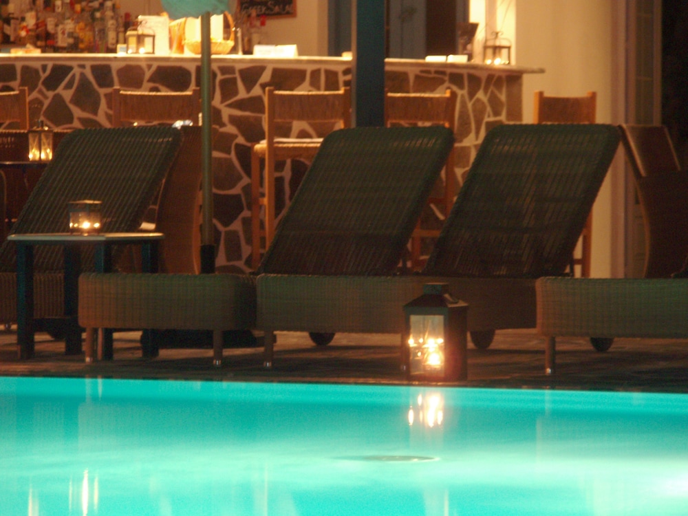 Matina Hotel — Swimming pool in Kamari, South Aegean