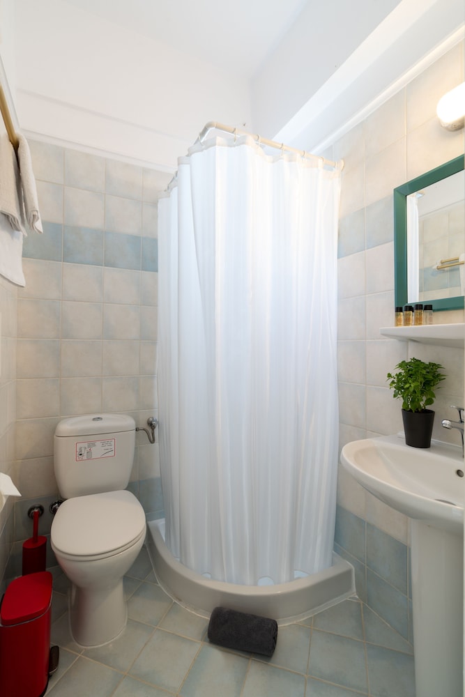 Matina Hotel — Hotel rooms in Kamari, South Aegean