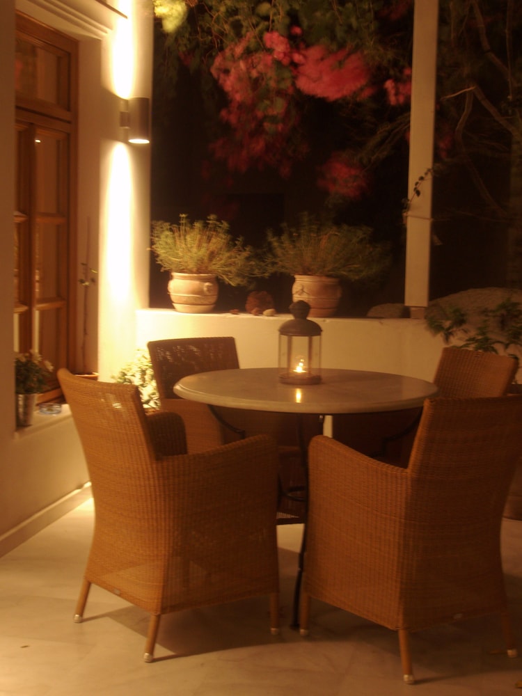 Matina Hotel — Restaurant & bars in Kamari, South Aegean