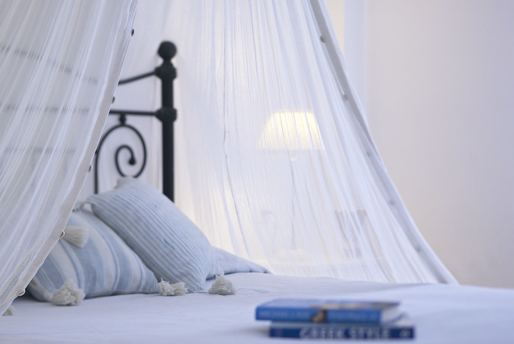 Matina Hotel — Hotel rooms in Kamari, South Aegean