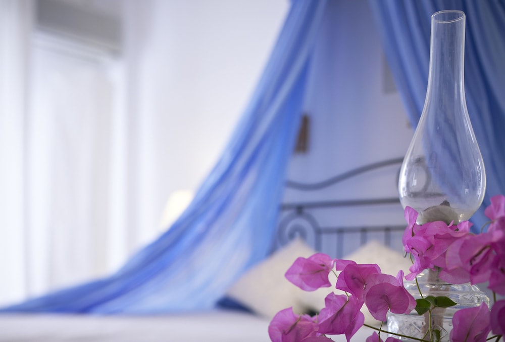 Matina Hotel — Hotel rooms in Kamari, South Aegean
