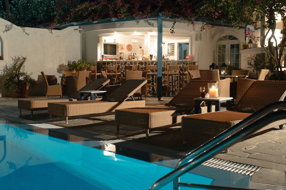 Matina Hotel — Restaurant & bars in Kamari, South Aegean
