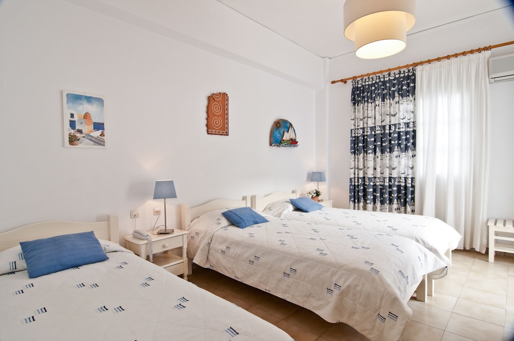 Matina Hotel — Hotel rooms in Kamari, South Aegean
