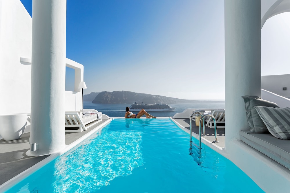 Charisma Suites — Main photo in Oia, South Aegean
