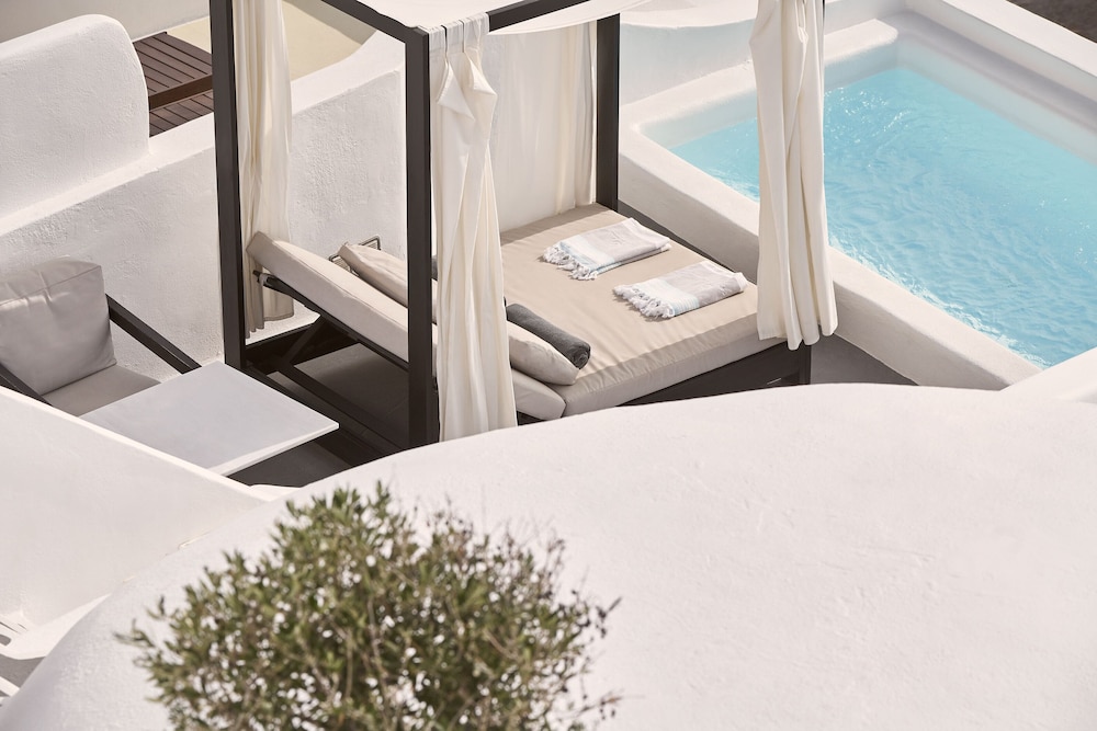 Charisma Suites — Hotel rooms in Oia, South Aegean