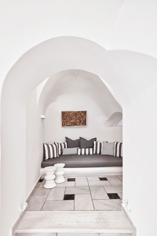 Charisma Suites — Hotel rooms in Oia, South Aegean