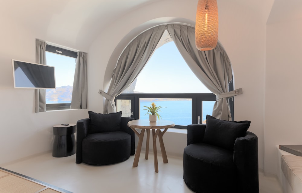 Charisma Suites — Hotel rooms in Oia, South Aegean