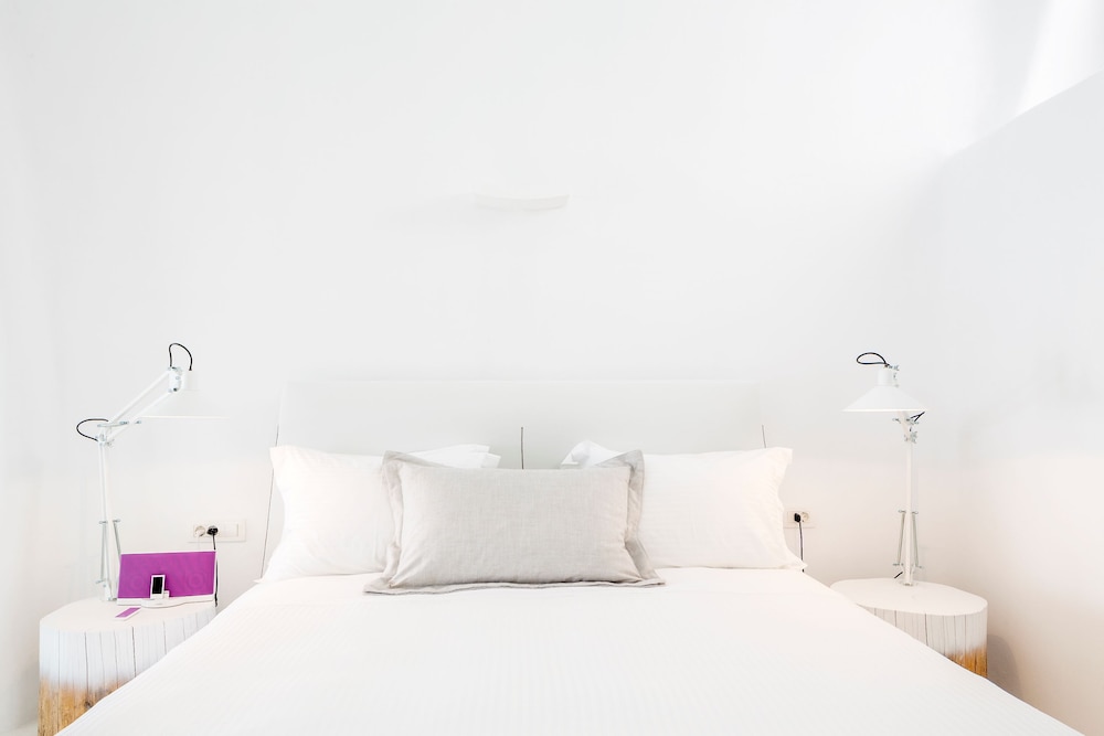 Charisma Suites — Hotel rooms in Oia, South Aegean